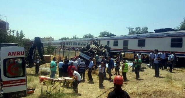 Manisa&#039;da tren faciası: 6 ölü, 15 yaralı