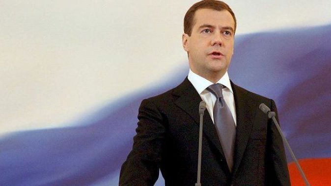 Medvedev imzayı attı