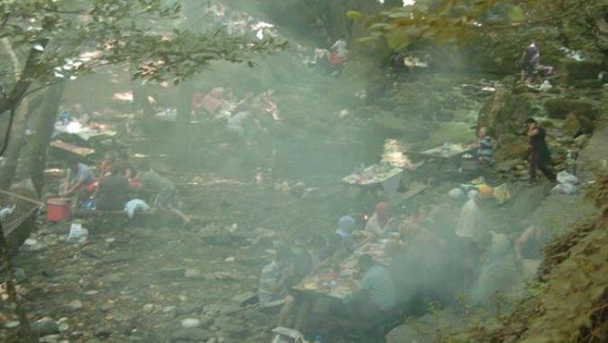 Piknikçiler Kazdağlar&#039;ını duman altı yaptı
