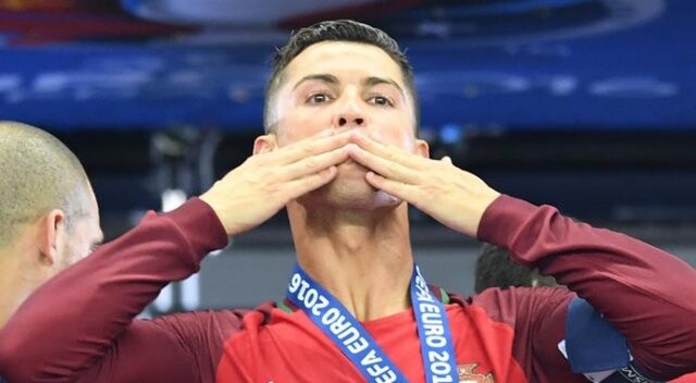 Ronaldo kazandığı primi bağışladı