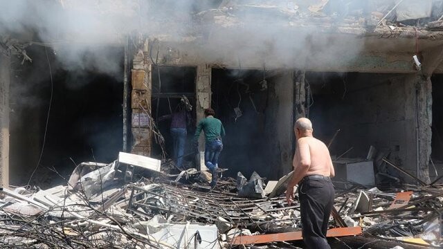 Rus uçakları ve Esed rejimi Halep&#039;i bombaladı: 8 ölü