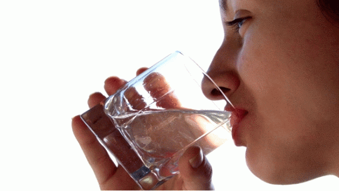 Sıcak havada az su içmek böbrekleri yoruyor
