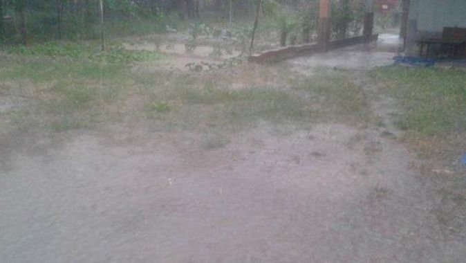 Sivas&#039;ta sağanak yağış sele dönüştü