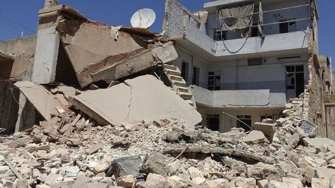 Suriye&#039;de yerleşim yerlerine hava saldırıları: 10 ölü