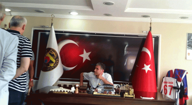 Zonguldak&#039;ta belediye başkanına &quot;baltalı saldırı&quot; girişimi