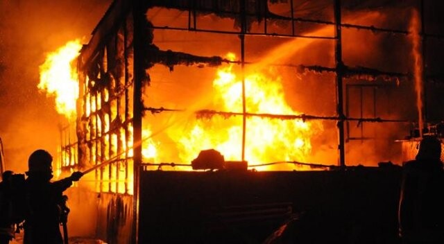 Konya&#039;da 3 işyeri ve 1 kamyonet yandı