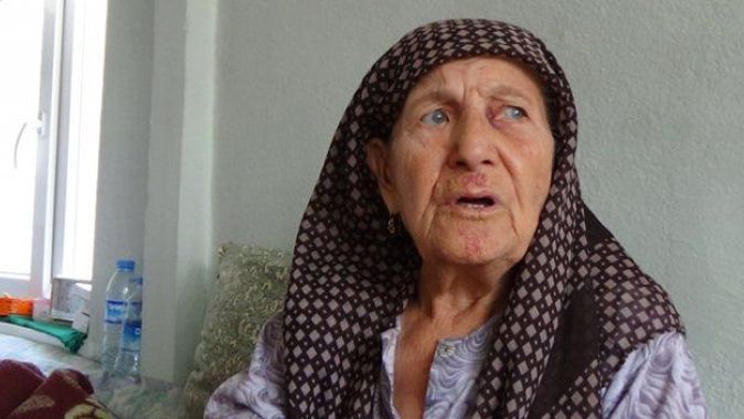 86 yaşındaki kadını döverek bileziklerini aldı