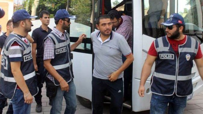 Afyonkarahisar’da 24 polis tutuklandı