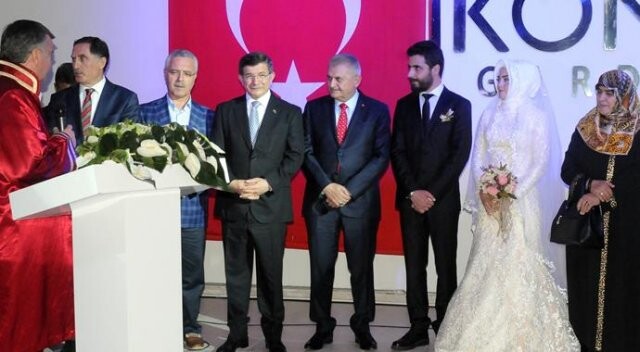 Ahmet Davutoğlu ve Binali Yıldırım nikah şahitliği yaptı