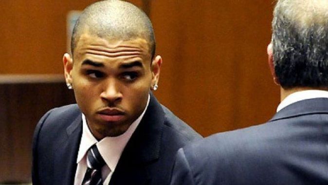 Amerikalı şarkıcı Chris Brown gözaltında