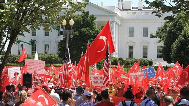 Beyaz Saray önünde &#039;Darbeye Karşı Demokrasi&#039; mitingi