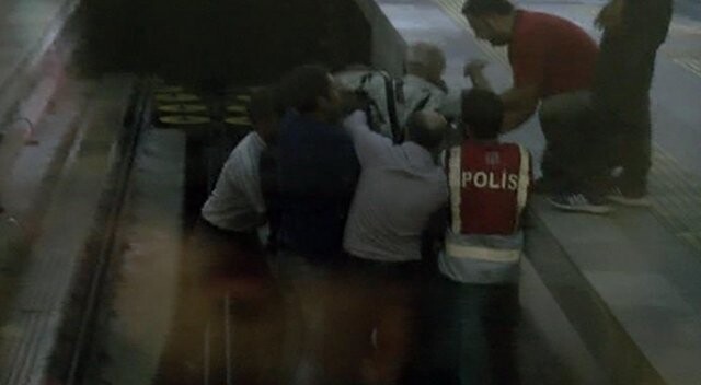 Beyoğlu&#039;nda raylara düşen adam son anda kurtarıldı