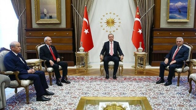 Cumhurbaşkanı Erdoğan liderleri Yenikapı&#039;da düzenlenecek mitinge davet etti