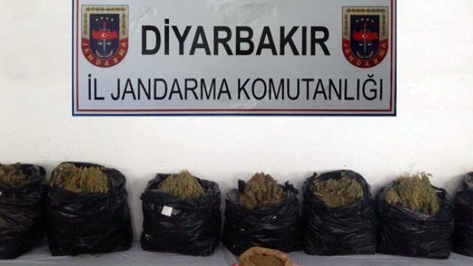 Diyarbakır&#039;da yüklü miktarda uyuşturucu ele geçirildi