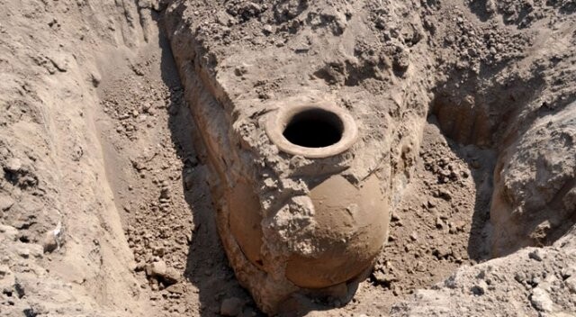 Domates tarlasından bin 500 yıllık gömülü küp çıktı!
