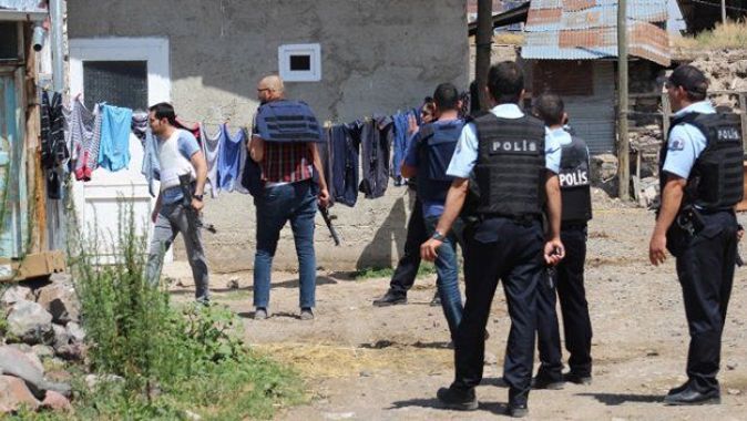 Gözaltına alınırken pompalı tüfekle dehşet saçan şahıs öldü