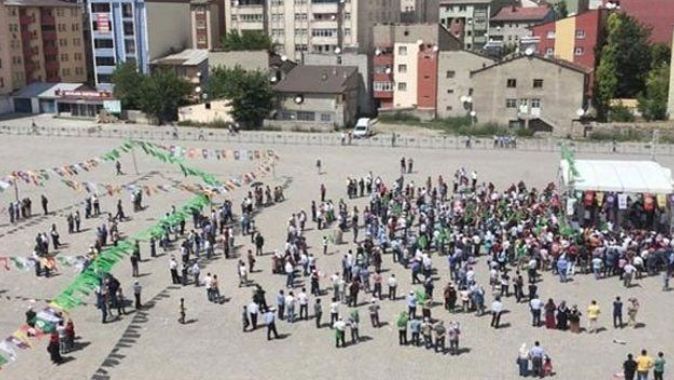 HDP&#039;nin Ağrı&#039;daki mitinginde çekilen görüntü şaşkına çevirdi