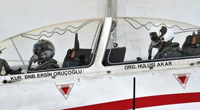 İhraç edilen pilot binbaşı Genelkurmay Başkanı Akar ile uçmuş