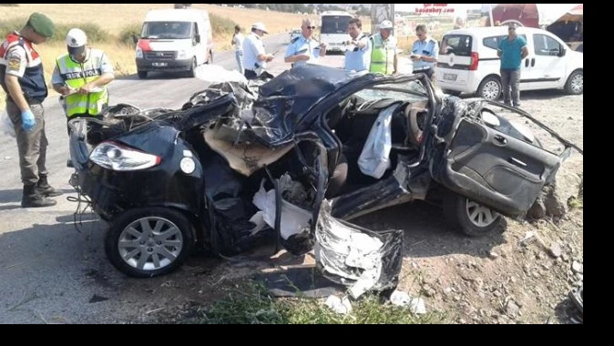 İzmir&#039;de trafik kazası: 1 ölü, 2 yaralı