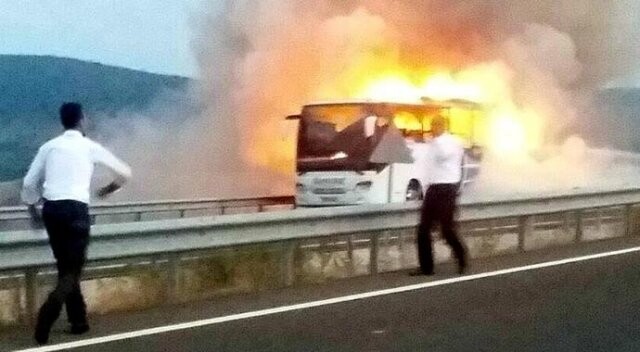 Karabük&#039;te yolcu otobüsü alev alev yandı