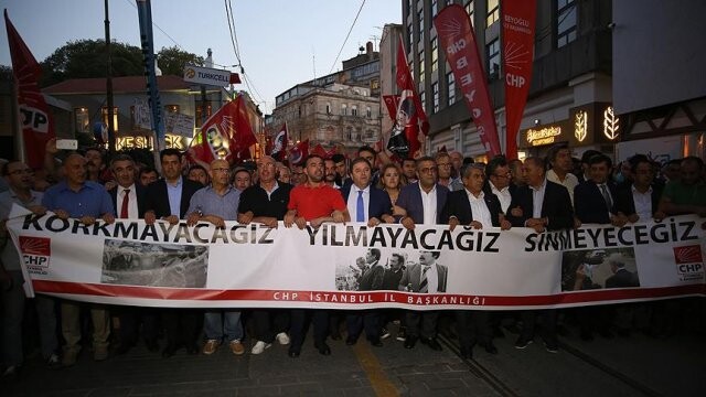 Kılıçdaroğlu&#039;nun konvoyuna saldırıyı protesto ettiler