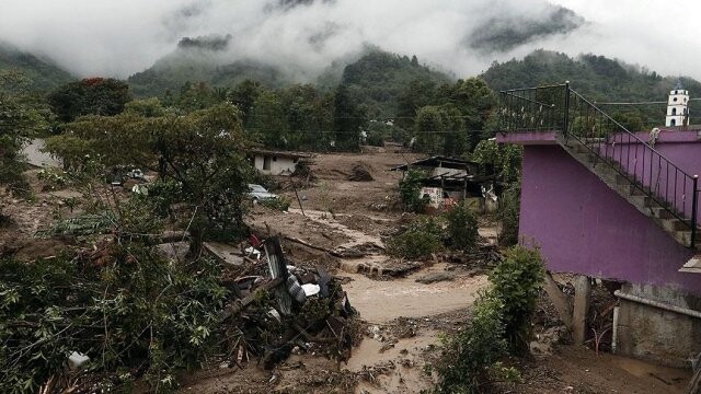 Meksika tropikal fırtınanın etkisi altında: 39 ölü