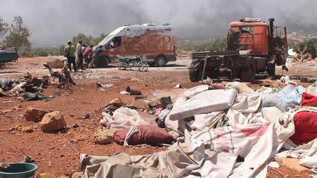 Rus uçakları Halep&#039;te sığınmacı kampını vurdu