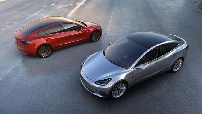 Tesla&#039;nın S modeli test sürüşü sırasında alev aldı