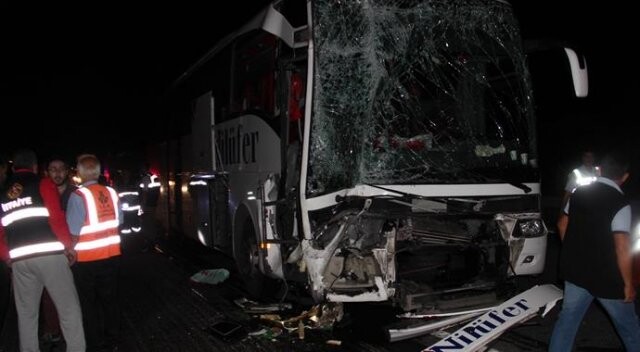 Yolcu otobüsü TIR&#039;a çarptı: 11 yaralı