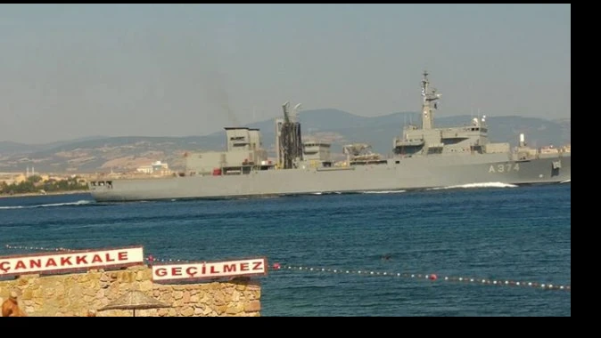Yunan savaş gemisi Boğaz’dan geçti