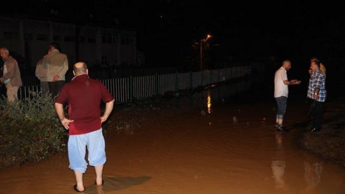 Zonguldak&#039;ta sağanak sele dönüştü