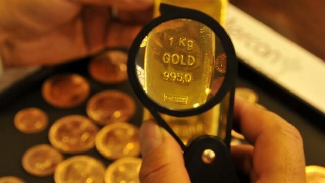 Altının kilogramı 127 bin 700 liraya geriledi