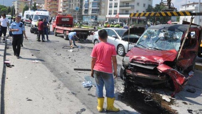 Denizli&#039;de trafik kazası: 8 yaralı