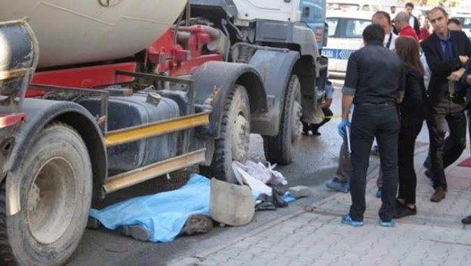 Kartal&#039;da temizlik işçisi beton mikserinin altında feci şekilde öldü