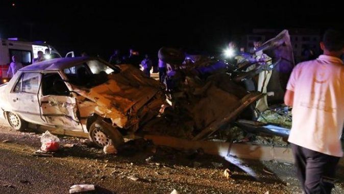 Şanlıurfa&#039;da otomobiller çarpıştı: 12 yaralı