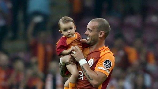 Sneijder&#039;den F.Bahçe&#039;ye gönderme