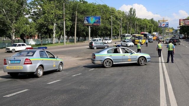 Trafik kurallarını ihlal eden sürücü 2 polisi öldürdü
