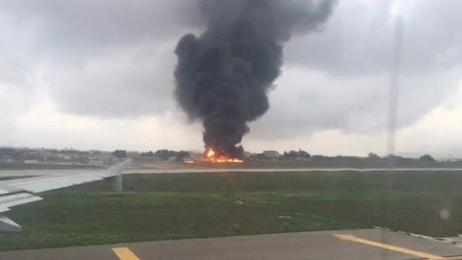 AB yetkililerini taşıyan uçak düştü!