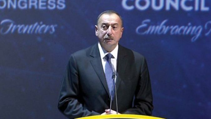 Aliyev’in konuşması alkışlarla kesildi