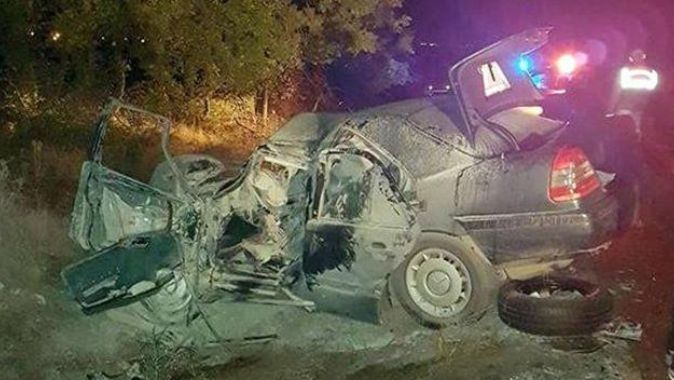 Bursa&#039;da otomobil TIR’ın altına girdi, 2 hayatını kaybetti