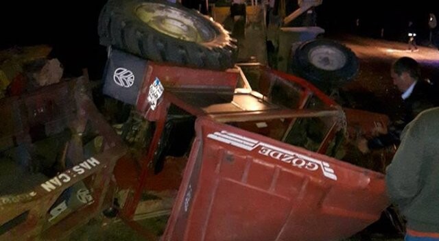 Bursa&#039;da otomobil traktöre çarptı: 3 yaralı