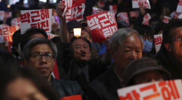 Güney Kore halkı istifa istiyor