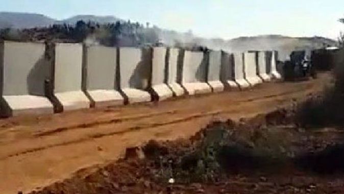 Hatay&#039;ın Afrin sınırında beton bariyer gerginliği