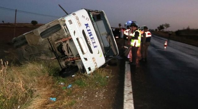 Konya&#039;da minibüs devrildi: 27 yaralı