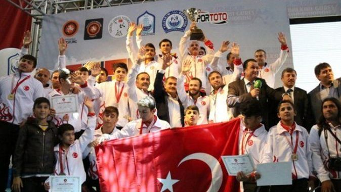 Milli güreşçiler, Balkan Şampiyonası’nda tarih yazdı