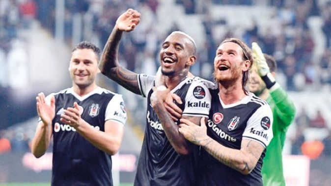 Napoli kahramanı Beşiktaş ligde Antalyaspor&#039;u da geçti
