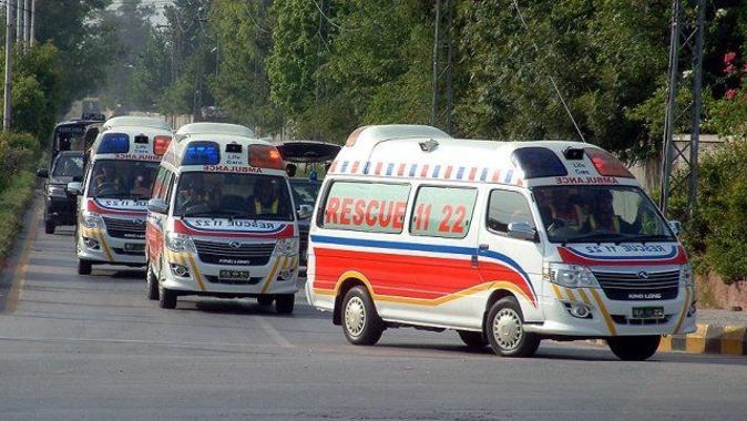 Pakistan&#039;da iki yolcu otobüsü çarpıştı: 30 ölü