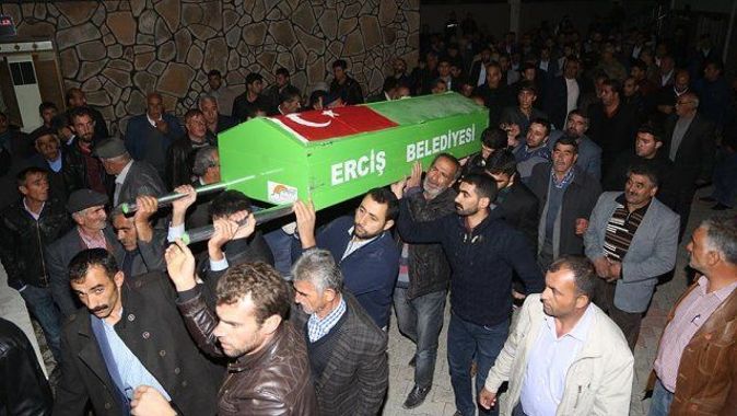 PKK&#039;nın katlettiği muhtarın cenazesi toprağa verildi
