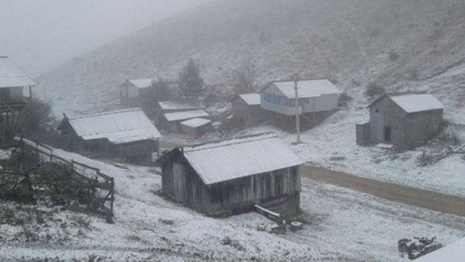 Sakarya ve Kocaeli&#039;nin yüksek kesimlerine kar yağdı