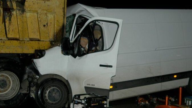 Tekirdağ&#039;da minibüs ile kamyon çarpıştı: 1 ölü
